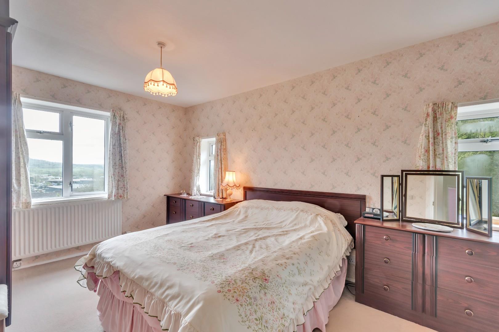 1, Delwood Drive, Welshpool, SY21 7QS Estate Agents & Auctioneers